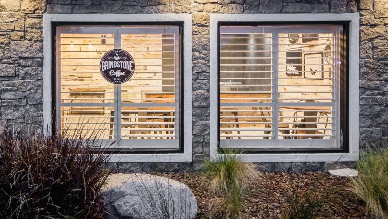 سان ماتيو، كاليفورنيا Stone Villa Inn المظهر الخارجي الصورة